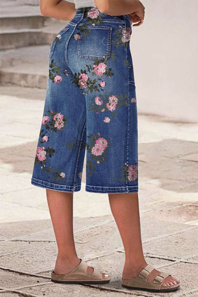 Allover Floral Print Patch Pocket High Rise Straight Leg Capri Jeans